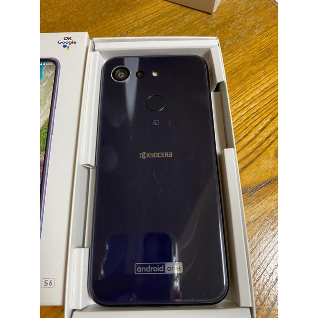 Android One(アンドロイドワン)のKYOCERA android one s6 ワイモバイル　ブラック スマホ/家電/カメラのスマートフォン/携帯電話(スマートフォン本体)の商品写真