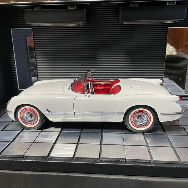 絶版未展示品オートアート1/18シボレーコルベット 1953POLO WHITE