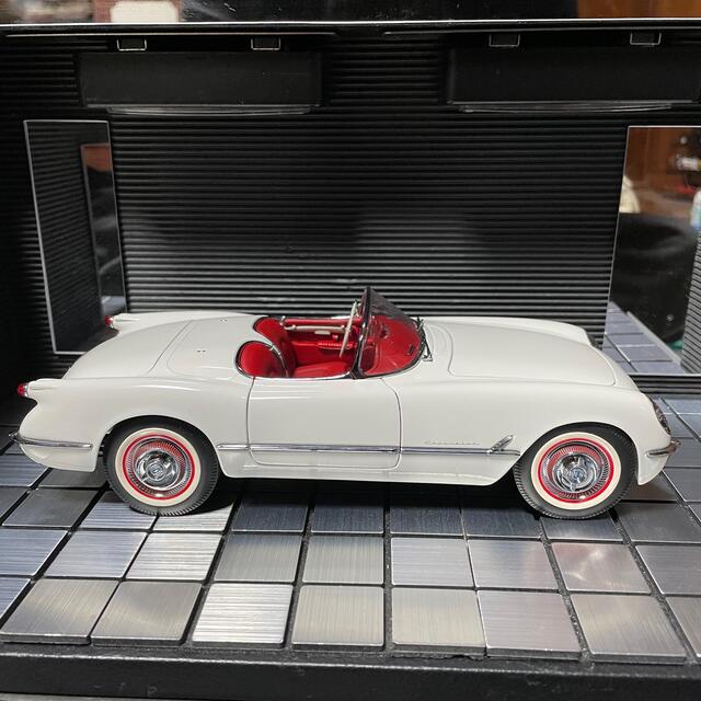 新品】 絶版未展示品オートアート1/18シボレーコルベット WHITE