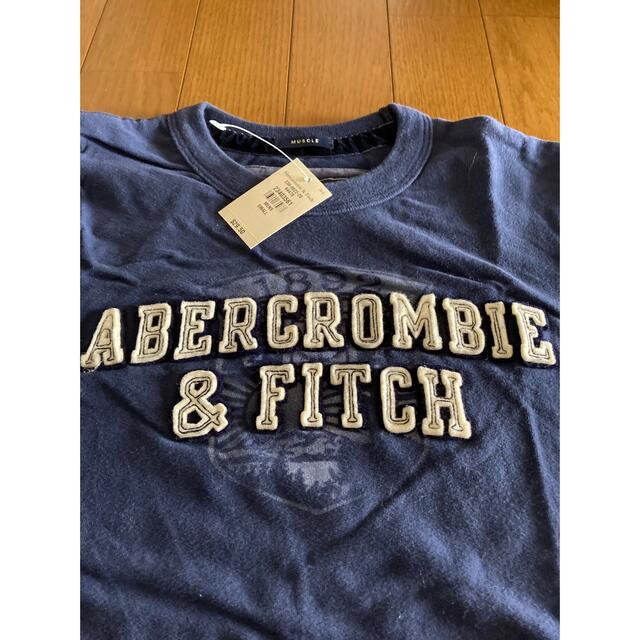 Abercrombie&Fitch(アバクロンビーアンドフィッチ)のアバクロンビーアンドフィッチ  アバクロ  紺色  半袖Tシャツ  Sサイズ メンズのトップス(Tシャツ/カットソー(半袖/袖なし))の商品写真