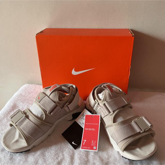 NIKE(ナイキ)の新品　WMNS NIKE CANYON SANDAL キャニオン　サンダル レディースの靴/シューズ(サンダル)の商品写真