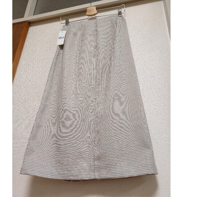 GU(ジーユー)の③ GU WOMEN タグ付き新品  チェックナロースカート ホワイトベージュ レディースのスカート(ひざ丈スカート)の商品写真
