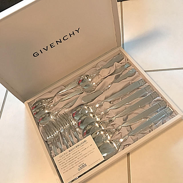 GIVENCHY(ジバンシィ)のGIVENCHY☆ジバンシー☆カトラリーSET☆新品 インテリア/住まい/日用品のキッチン/食器(カトラリー/箸)の商品写真