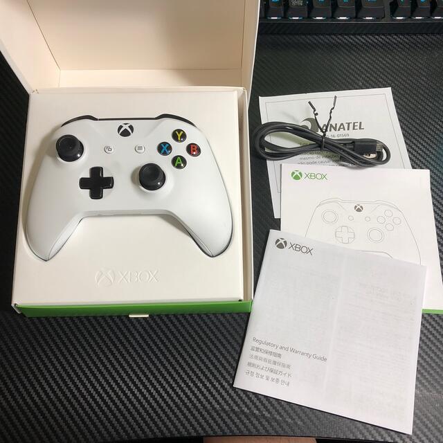 【中古】Xbox One ワイヤレスコントローラー (ホワイト) エンタメ/ホビーのゲームソフト/ゲーム機本体(その他)の商品写真