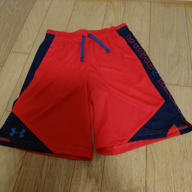 UNDER ARMOUR(アンダーアーマー)の未使用　アンダーアーマー　ショートパンツ　ハーフパンツ　150cm キッズ/ベビー/マタニティのキッズ服男の子用(90cm~)(パンツ/スパッツ)の商品写真