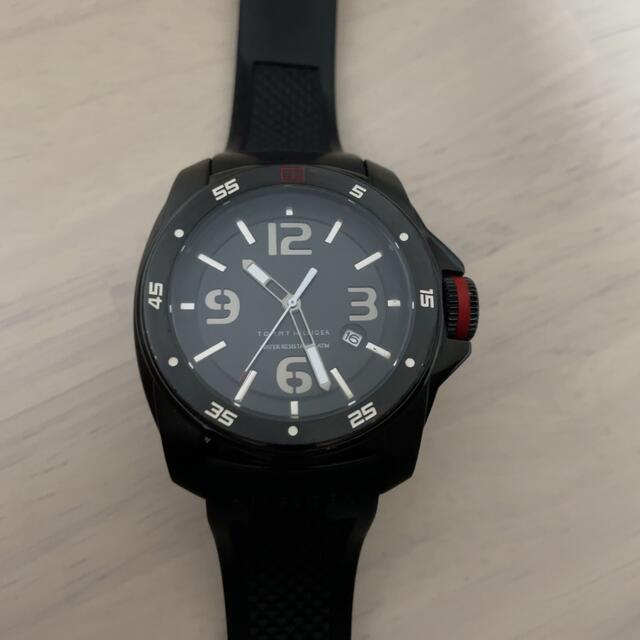 TOMMY HILFIGER(トミーヒルフィガー)の腕時計　TOMY 黒 メンズの時計(腕時計(アナログ))の商品写真