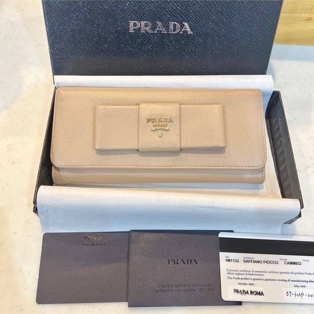 PRADA(プラダ)の【美品】プラダ長財布 リボン サフィアーノレザー レディースのファッション小物(財布)の商品写真