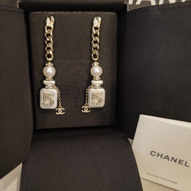 CHANEL 新作 香水瓶 Ｎｏ．５ ナンバー5 パヒューム ピアス パール