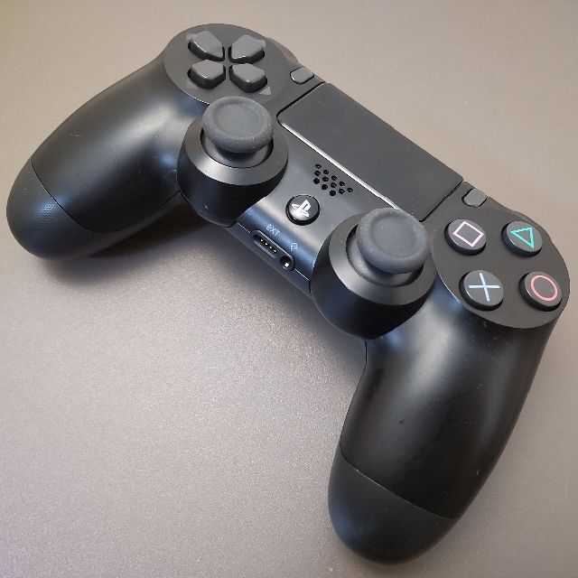 PlayStation4(プレイステーション4)の安心の整備済み！◆PS4コントローラー DUALSHOCK4◆中古◆93 エンタメ/ホビーのゲームソフト/ゲーム機本体(その他)の商品写真