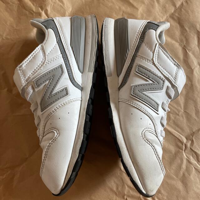 New Balance(ニューバランス)のnew balanceYV996L WH ニューバランス　kids22㎝ キッズ/ベビー/マタニティのキッズ靴/シューズ(15cm~)(スニーカー)の商品写真