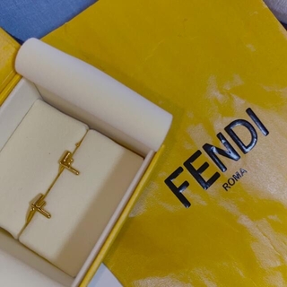 フェンディ リング(指輪)の通販 92点 | FENDIのレディースを買うならラクマ