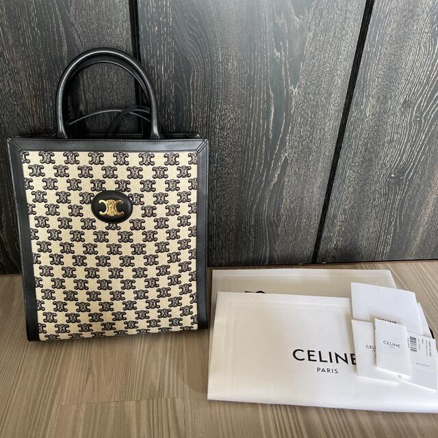 celine(セリーヌ)のCELINE スモールバーティカル カバ/トリオンフエンブロイダリー ブラック レディースのバッグ(ハンドバッグ)の商品写真