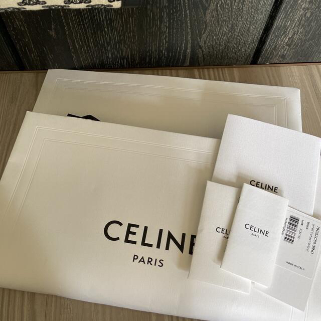 celine(セリーヌ)のCELINE スモールバーティカル カバ/トリオンフエンブロイダリー ブラック レディースのバッグ(ハンドバッグ)の商品写真
