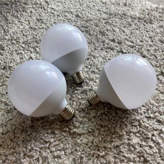 アイリスオーヤマ(アイリスオーヤマ)の半年利用　26mm 60W 電球3つセット(蛍光灯/電球)