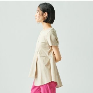 新品!未使用!タグ付!♥️PLST♥️コットンペプラムドッキングTシャツ。M。 新品!未使用!タグ付!♥️PLST♥️コットンペプラムドッキングTシャツ。M。