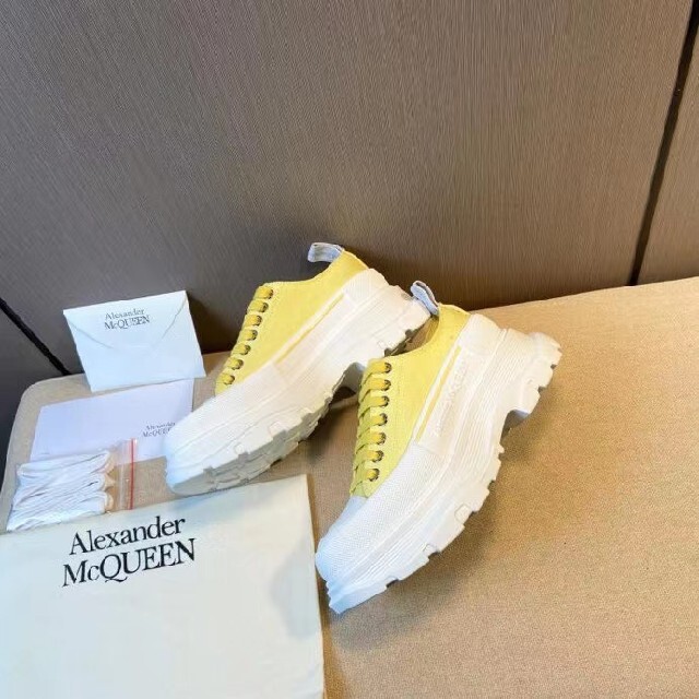 新出のデザインAlexander McQueen スニーカー