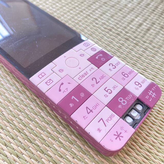 au(エーユー)のau 京セラ INFOBAR xv チェリーベリー　フィーチャーフォン スマホ/家電/カメラのスマートフォン/携帯電話(携帯電話本体)の商品写真