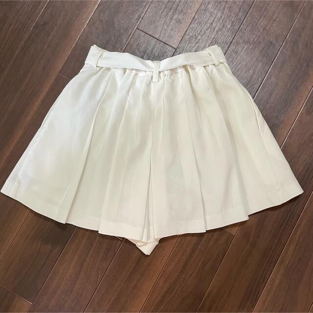 ウエストリボン　キュロットスカート　プリーツ　ショートパンツ　白　M 美品 レディースのパンツ(キュロット)の商品写真