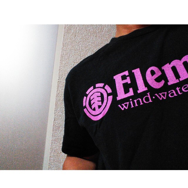 ELEMENT(エレメント)のELEMENTエレメント スケーターサーファースタイルデカロゴピンクTシャツ メンズのトップス(Tシャツ/カットソー(半袖/袖なし))の商品写真