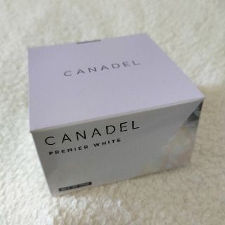 送料無料　新品　CANADEL カナデル  プレミアホワイト オールインワン(オールインワン化粧品)