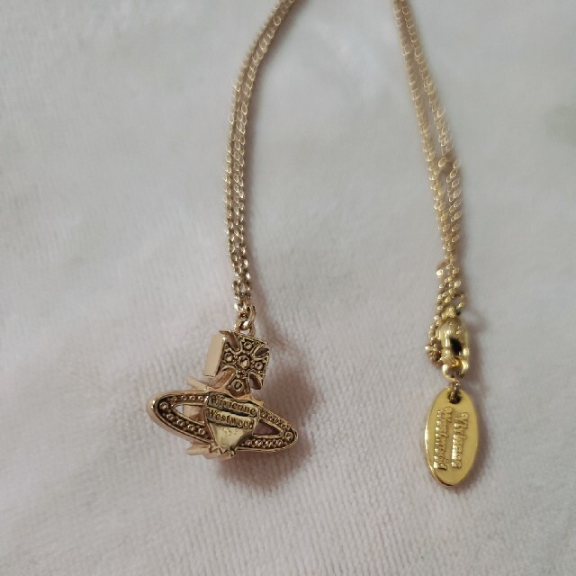 Vivienne Westwood(ヴィヴィアンウエストウッド)のヴィヴィアンハートオーブネックレス レディースのアクセサリー(ネックレス)の商品写真