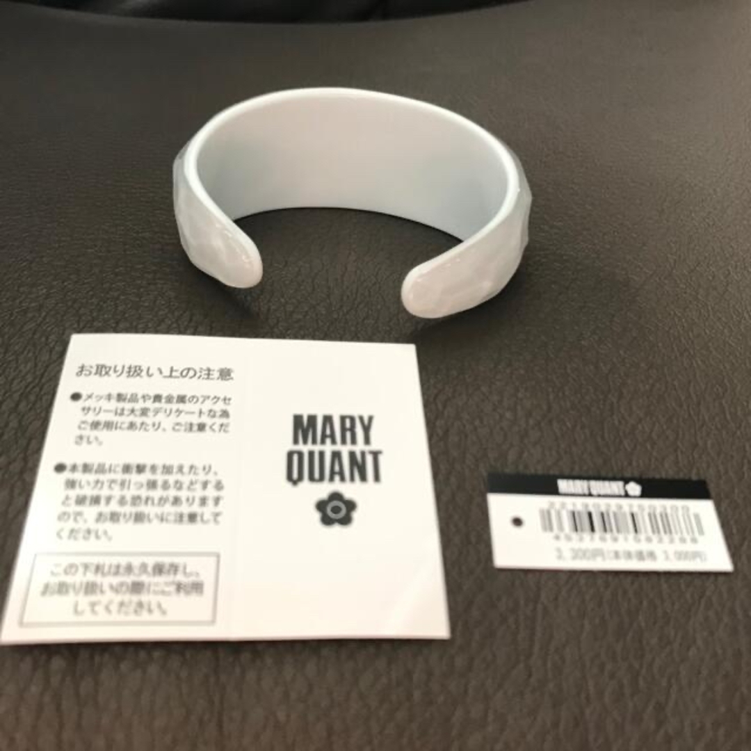 MARY QUANT(マリークワント)の【新品】MARY QUANT バングル２個セット　新品未使用 レディースのアクセサリー(ブレスレット/バングル)の商品写真