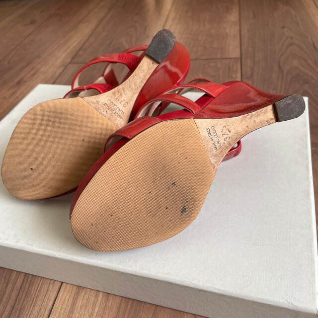 FENDI(フェンディ)の【送料込】Fendi 赤エナメルサンダル レディースの靴/シューズ(サンダル)の商品写真