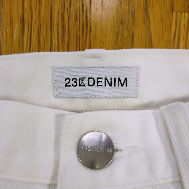 23区(ニジュウサンク)の美品 23区 DENIM デニム ジーンズ 白 ボーイフィット 36 フリンジ レディースのパンツ(デニム/ジーンズ)の商品写真