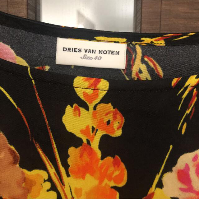 DRIES VAN NOTEN(ドリスヴァンノッテン)のドリスヴァンノッテン　アシンメトリーカットソー松たか子 レディースのトップス(カットソー(半袖/袖なし))の商品写真