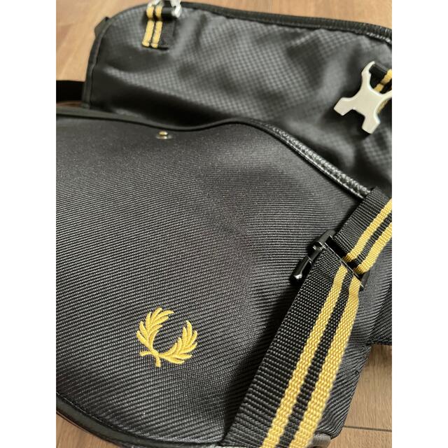 FRED PERRY(フレッドペリー)のフレッドペリー　ショルダーバッグ　肩掛け　メンズバッグ メンズのバッグ(ショルダーバッグ)の商品写真