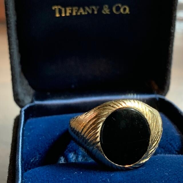 Tiffany & Co.(ティファニー)のVINTAGE TIFFANYブラックオニキス 14Kゴールド シグネットリング メンズのアクセサリー(リング(指輪))の商品写真