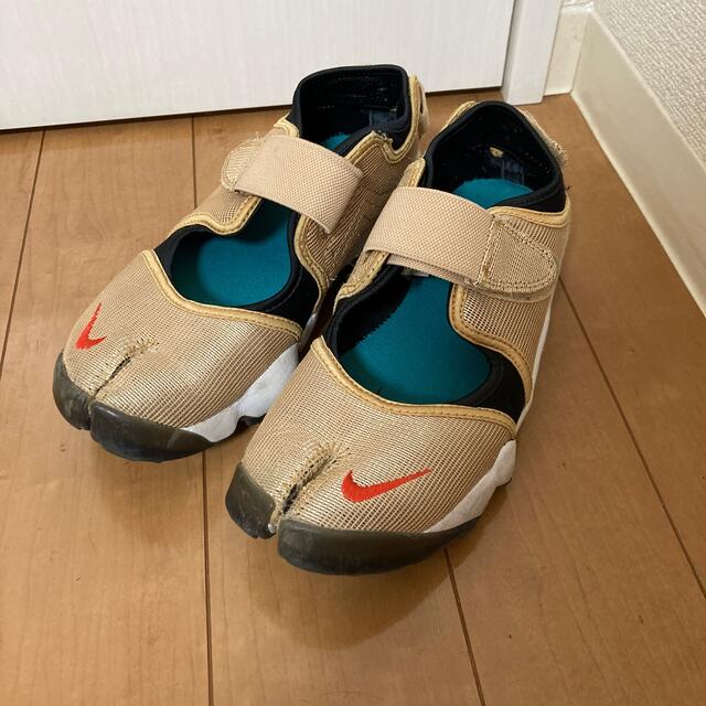 NIKE(ナイキ)のAIR RIFT ゴールド レディースの靴/シューズ(スニーカー)の商品写真