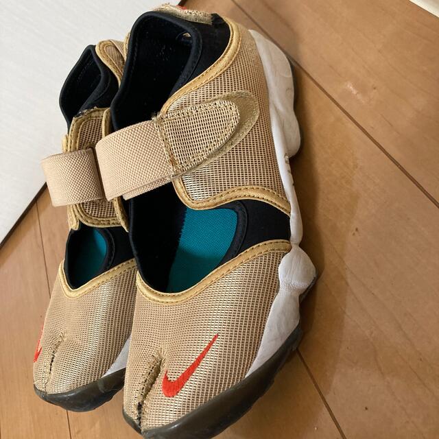 NIKE(ナイキ)のAIR RIFT ゴールド レディースの靴/シューズ(スニーカー)の商品写真