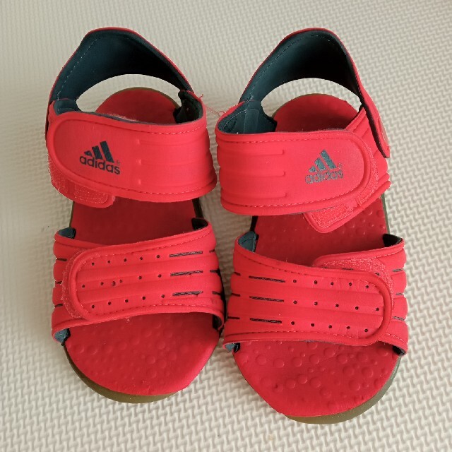 adidas(アディダス)のサンダル　15　サンダル　16 キッズ/ベビー/マタニティのキッズ靴/シューズ(15cm~)(サンダル)の商品写真