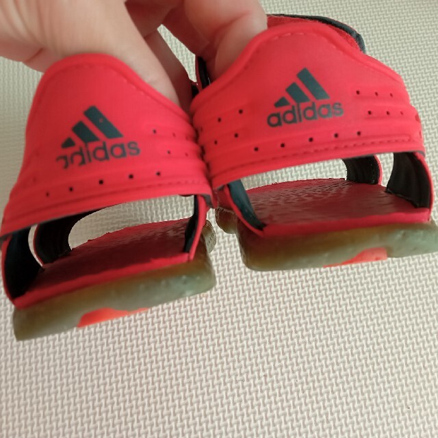 adidas(アディダス)のサンダル　15　サンダル　16 キッズ/ベビー/マタニティのキッズ靴/シューズ(15cm~)(サンダル)の商品写真