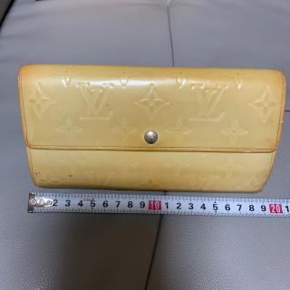 ルイヴィトン(LOUIS VUITTON)のLOUIS VUITTON ヴェルニ　白　中古(財布)