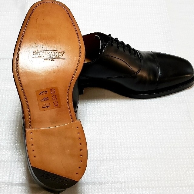 未使用品 CHEANEY チーニー 内羽根ストレートチップ 英国製靴 未使用品