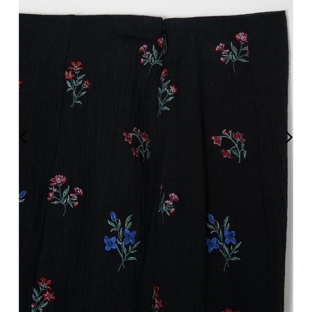 moussy(マウジー)のmoussy FLOWER EMBROIDERY スカート　花柄 レディースのスカート(ロングスカート)の商品写真