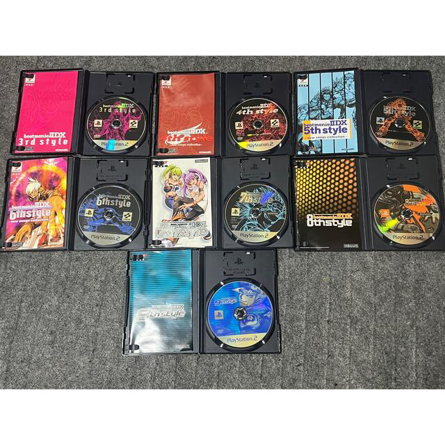 KONAMI(コナミ)のPS2 ビートマニアIIDX3〜16 エンタメ/ホビーのゲームソフト/ゲーム機本体(家庭用ゲームソフト)の商品写真