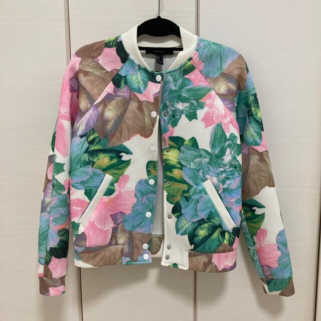 FOREVER 21(フォーエバートゥエンティーワン)の花柄ブルゾン レディースのジャケット/アウター(ブルゾン)の商品写真