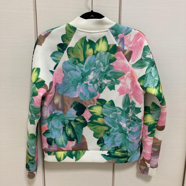 FOREVER 21(フォーエバートゥエンティーワン)の花柄ブルゾン レディースのジャケット/アウター(ブルゾン)の商品写真