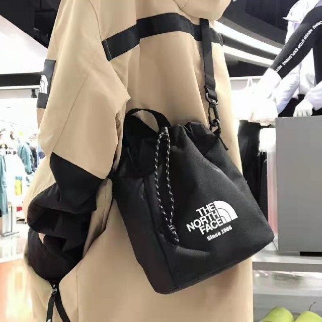 THE NORTH FACE(ザノースフェイス)の新品/ THE NORTH FACE ノースフェイス  バケットバックミニ レディースのバッグ(ショルダーバッグ)の商品写真