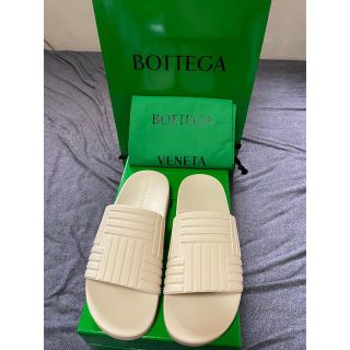 ボッテガヴェネタ(Bottega Veneta)のBottega Veneta sliderサンダル　アイボリー(サンダル)