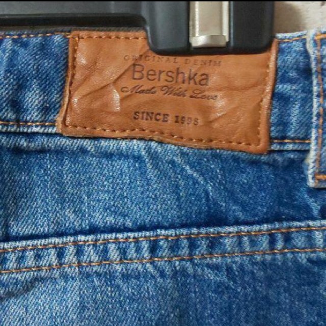 Bershka(ベルシュカ)の【S】Bershka★ベルシュカ★クラッシュ★ダメージデニム★ガールフレンド レディースのパンツ(デニム/ジーンズ)の商品写真