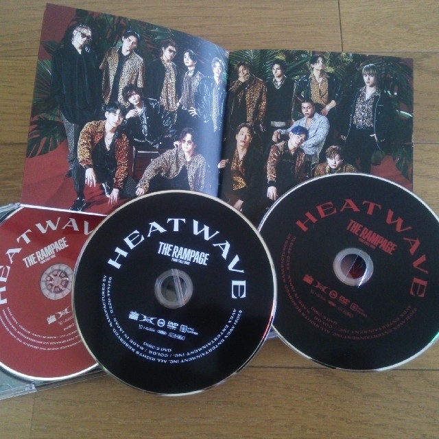 THE RAMPAGE(ザランページ)のTHE RAMPAGE『HEATWAVE』CD＆DVDセット エンタメ/ホビーのCD(ポップス/ロック(邦楽))の商品写真