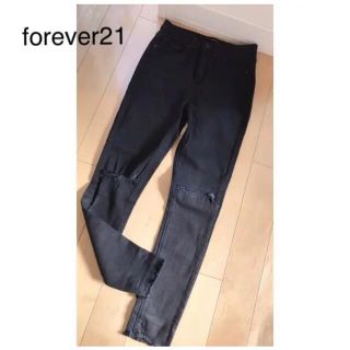 フォーエバートゥエンティーワン(FOREVER 21)のforever 21  デニムパンツ　ダメージ(デニム/ジーンズ)