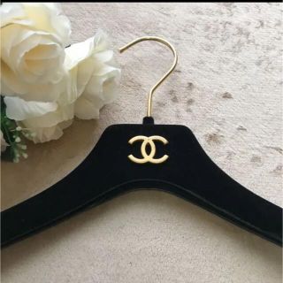 シャネル(CHANEL)のCHANEL❤️新品未使用💛ベロアハンガー💙細いタイプ❤️非売品(ショップ袋)