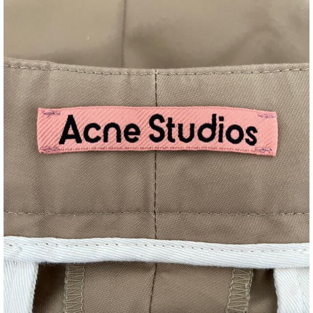 ACNE(アクネ)の新品 Acne Studios クロップド タック入りパンツ メンズのパンツ(チノパン)の商品写真