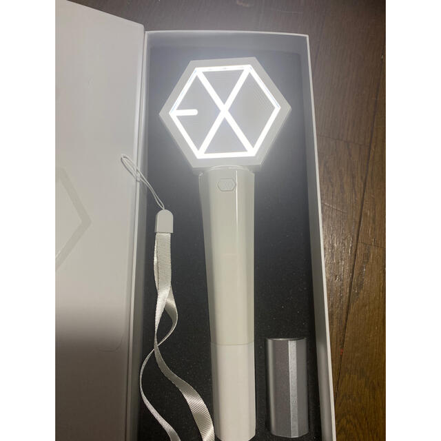 EXO(エクソ)のEXO 公式ペンライト ver.2.0 official light stick エンタメ/ホビーのタレントグッズ(アイドルグッズ)の商品写真