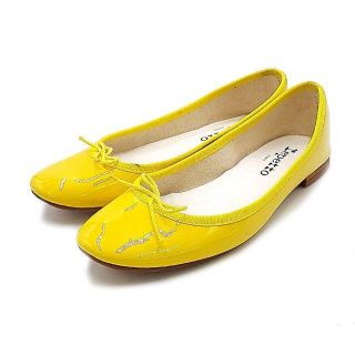 レペット(イエロー/黄色系)の通販 78点 | repettoを買うならラクマ 交換無料! レペット エナメルイエロー イエロー 39 ローファー/革靴